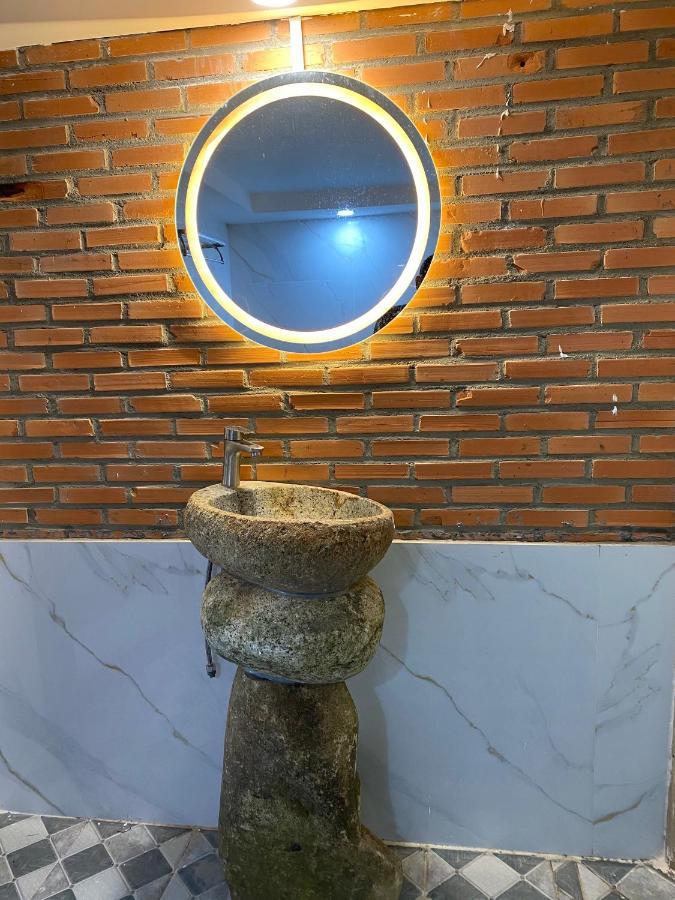Floor River View Каттьєн Екстер'єр фото
